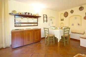 Carol E Bed & Breakfast *